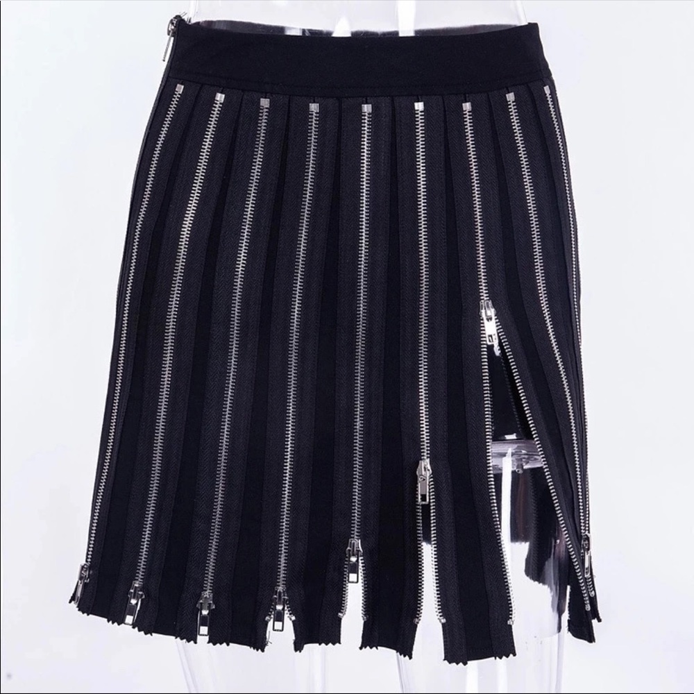 Black zipper skirt